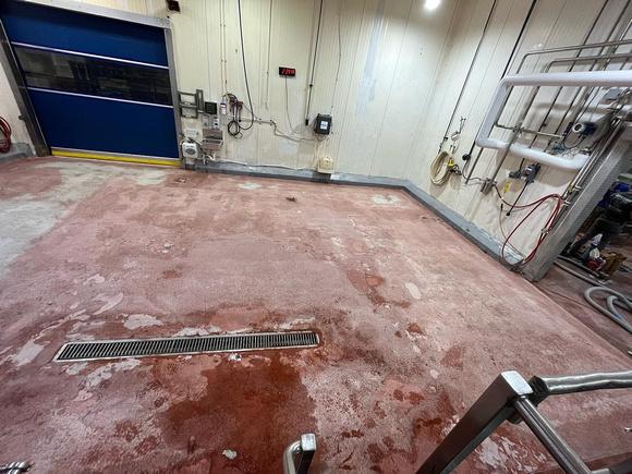 Food processing facility using a seamless 1:4’’ urethane cement floor by Superior Floor Coatings, LLC 5