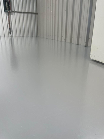 Commercial garage HERMETIC™ Neat by Liquid Perfection 3