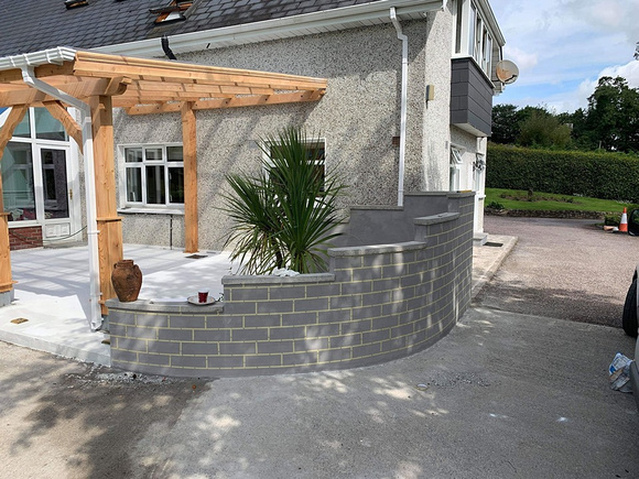 Retaining wall thin-finish red brick in Clonmel Ireland by IP home& garden - 8