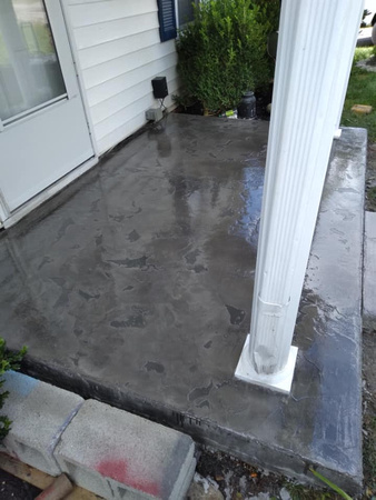 Sidewalk and entryway thin-finish by Rising Custom Concrete, LLC @RisingCustomConcrete - 3