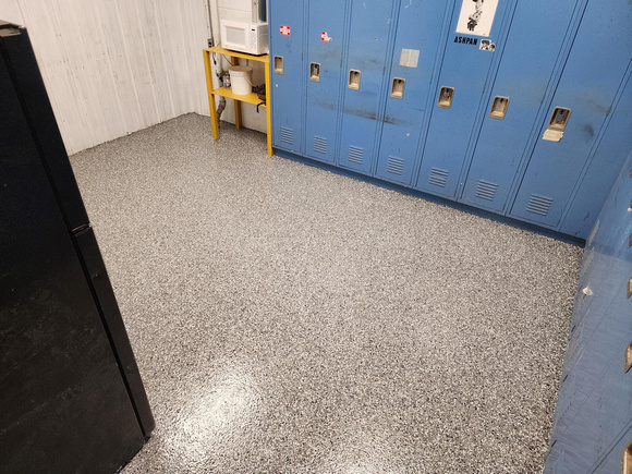 Restrooms and lockers area HERMETIC™ Flake by Epoxy STL 3