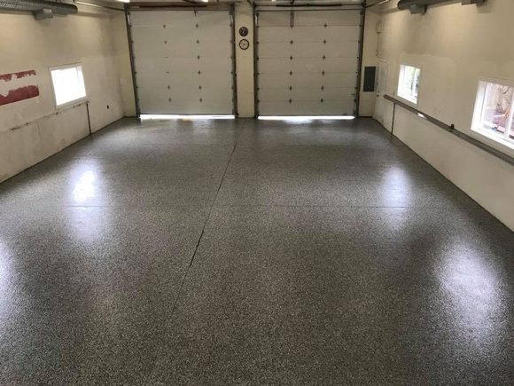 Commercial garage flake by Custom Coating Solutions - 1