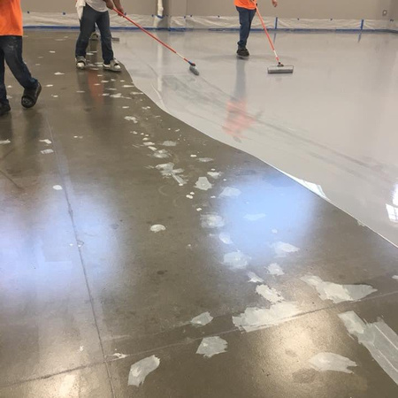 Elite Crete South An E100-PESD™ Electrostatic Dissipative Epoxy Floor was installed in this facility due to its ability to dissipate a 5000 V charge in 0.01 seconds 1